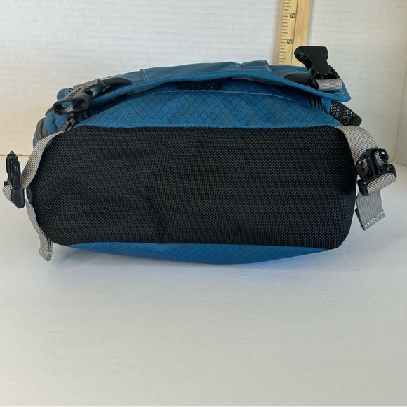 LL Bean Crossbody Outdoor Bag - Picture 9 of 13